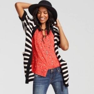 Cabi short sleeved long button front knit cardigan